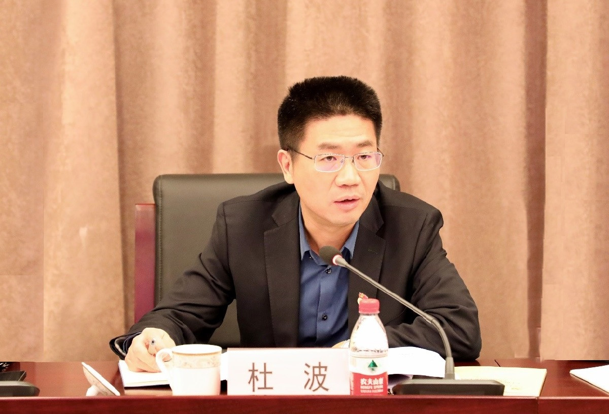 中国抖圈·(中国)人生就是搏!开展党委理论学习中心组专题学习